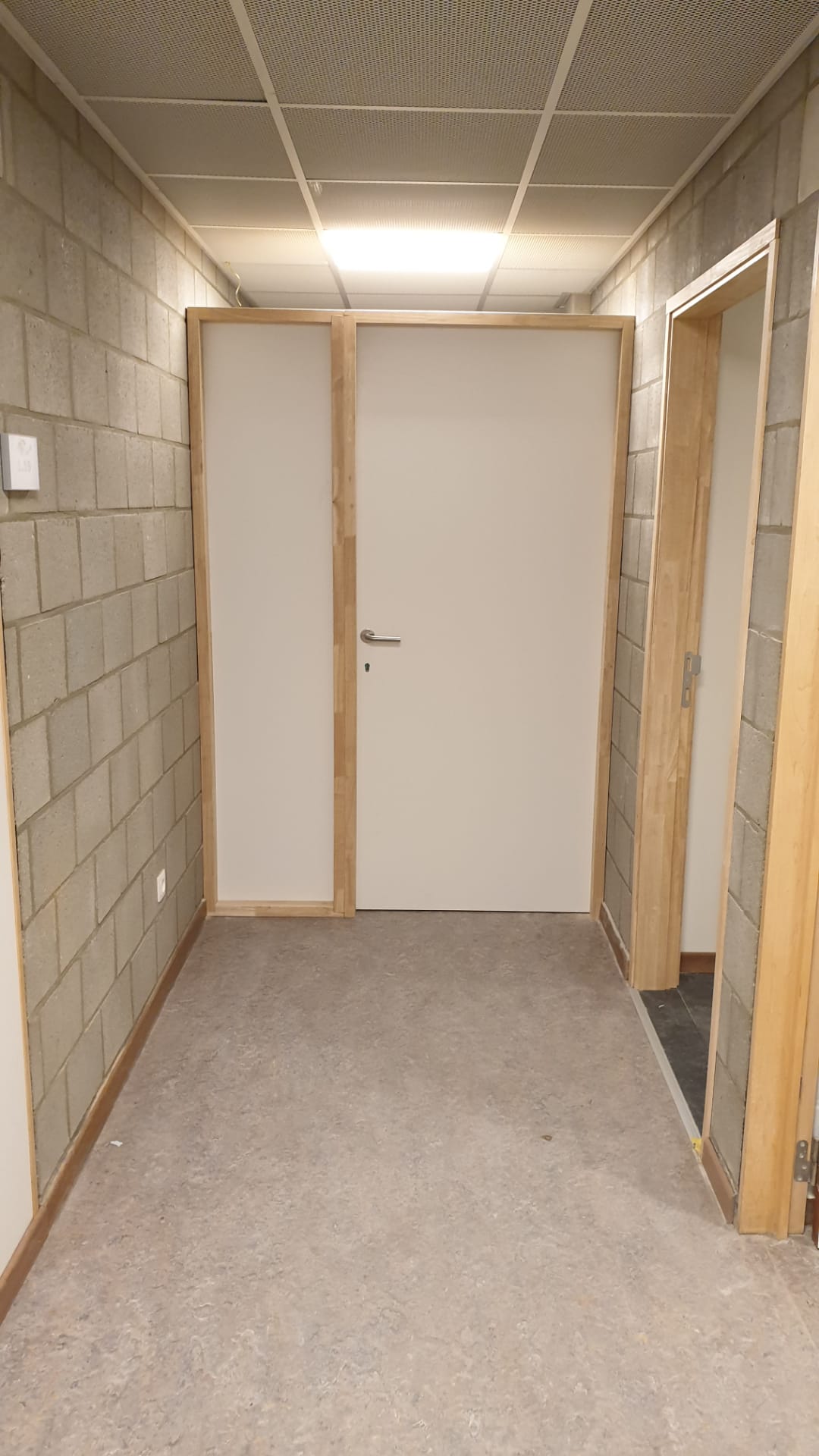 Binnendeuren, gyprocwerken plaatsing meubilair CAW Hasselt - Vrago Interieur